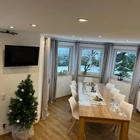 Maisonette Dhh Zugspitzblick Mit Eigenem Garten Гармиш-Партенкирхен